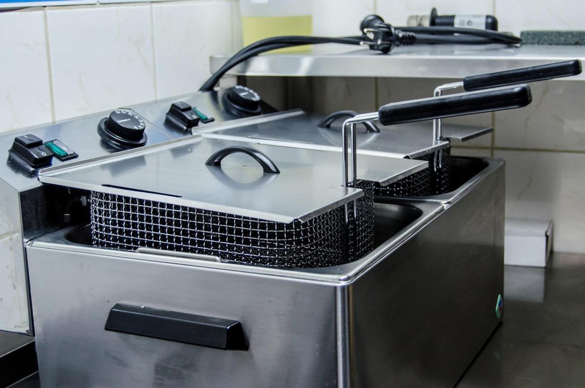 Les astuces efficaces pour nettoyer une friteuse sans galérer
